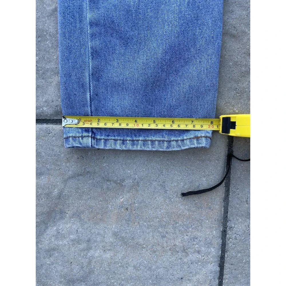 Levi's 505 Men's Regular Straight Fit Jeans, Medium Wash Blue Denim , Size 30-32